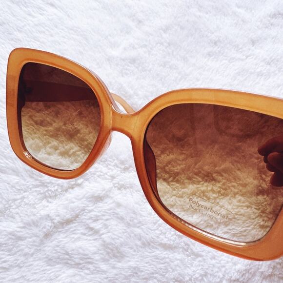 Eva Clear Gold Square-Framed Sunglasses - Picture 3 of 14